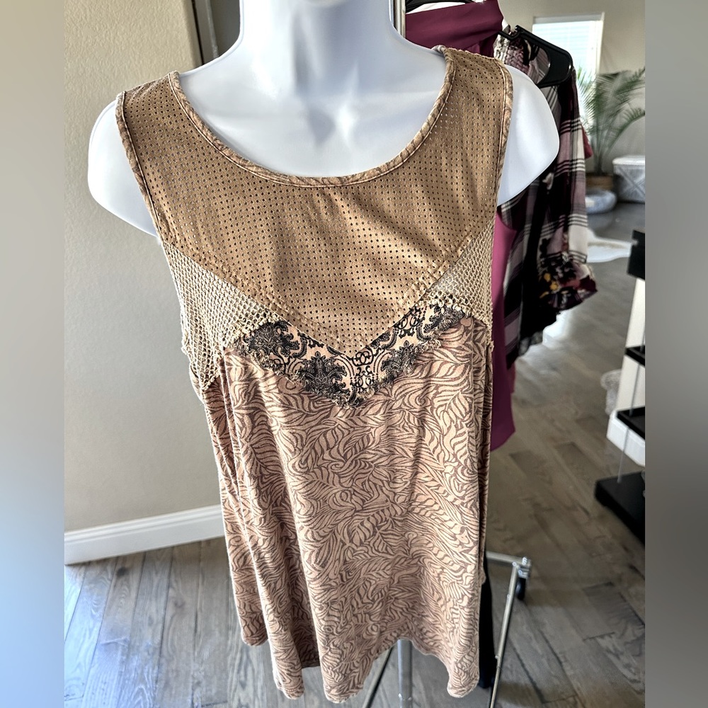Gimmicks chic & leather tank